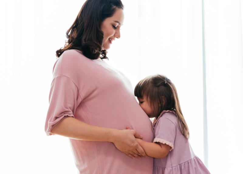 breastfeeding and pregnant