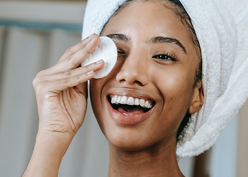 breast-milk-as-make-up-remover